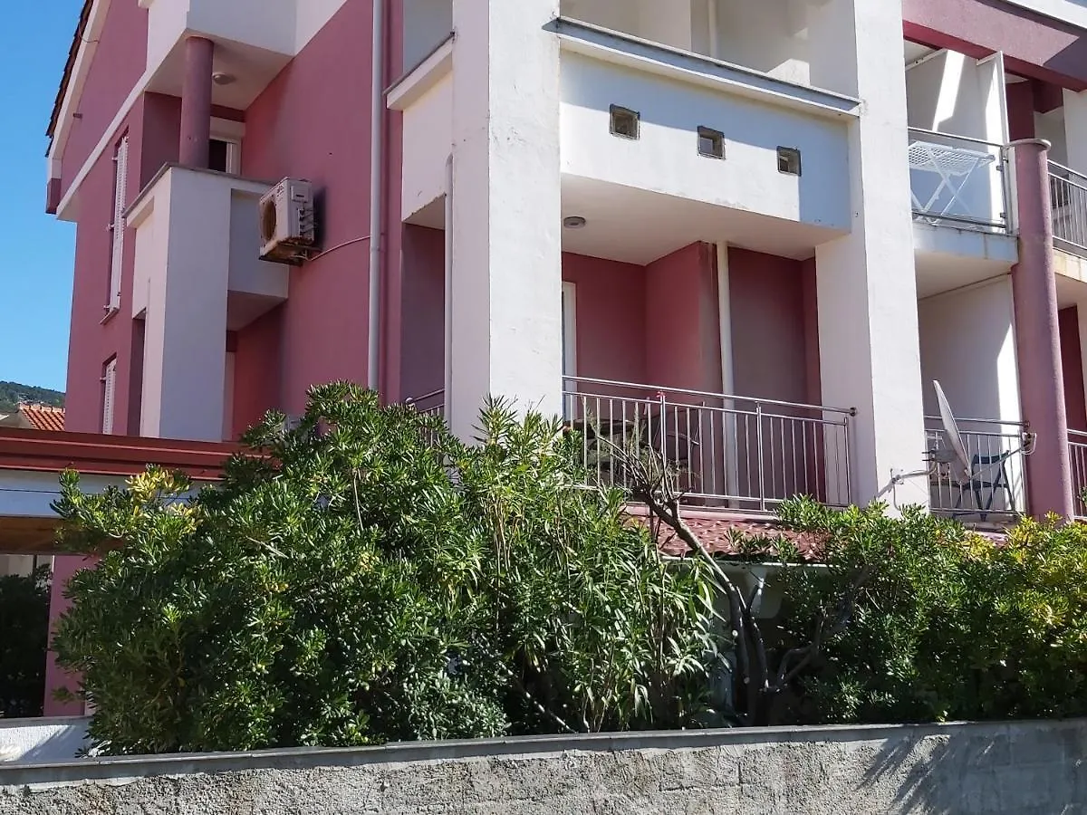 Apartment Nika, 4*, 2-bedroom, barbecue Baška